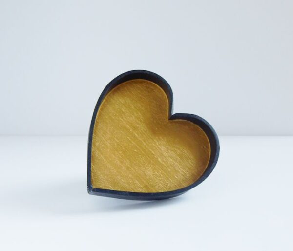 Bandeja en forma de corazón de madera